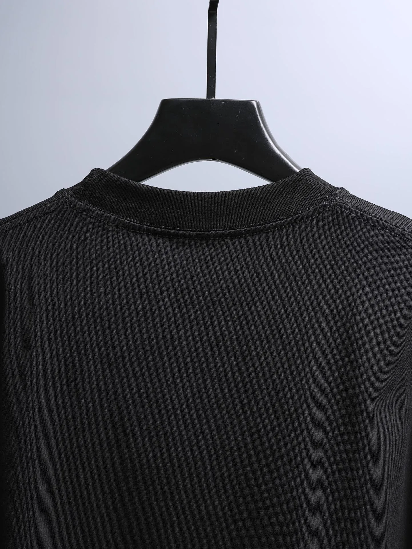 Carhartt 2꯭0꯭2꯭6 new spring and summer models ❤️ original ⌚️ high version Carhartt fabric is made of high-density pure cotton, does not deform or shrink. Process introduction: double-line movement. The chest logo uses high-quality printing technology + small label. Color: Black SIZE: M-XXL